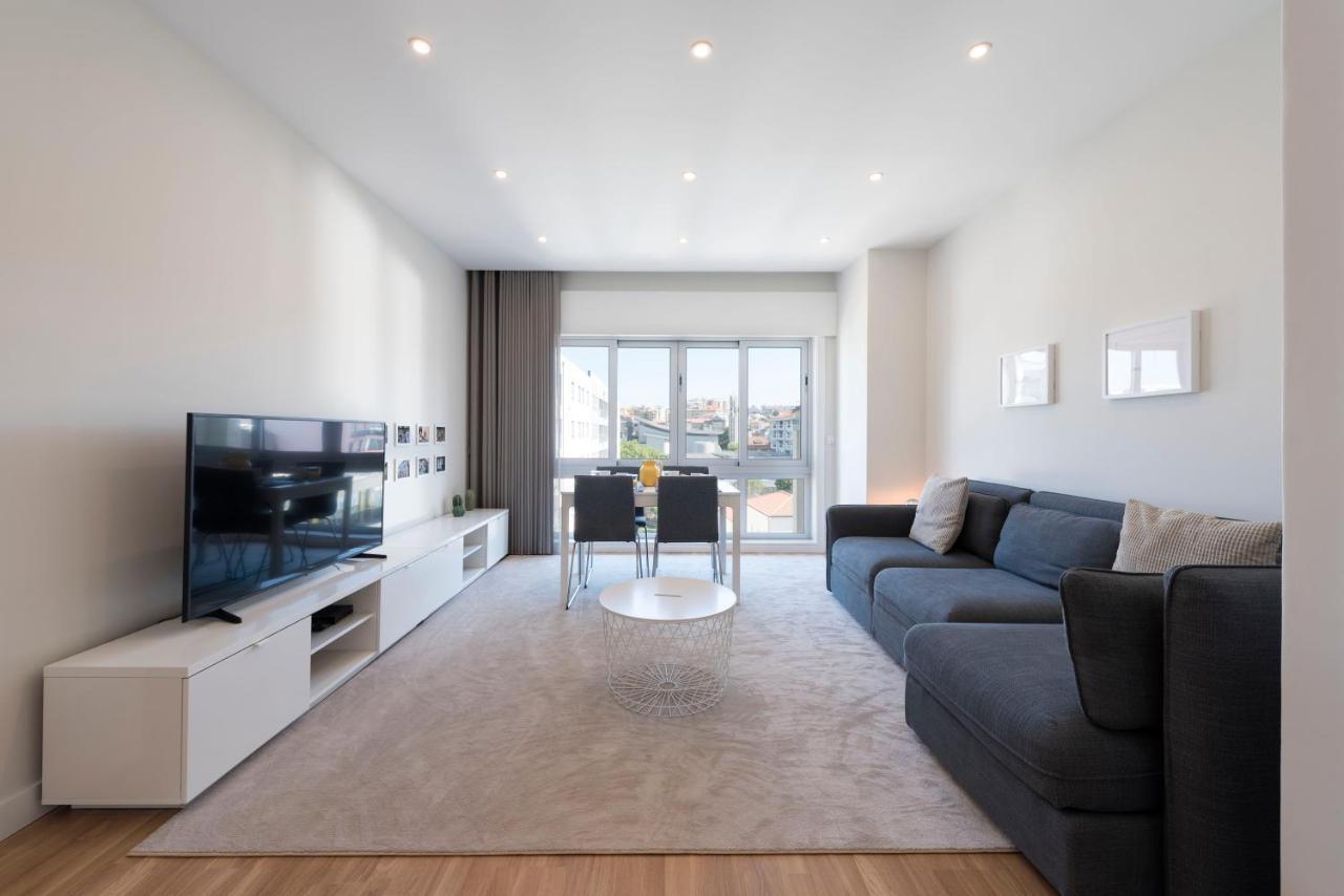 Lovelystay - Downtown Modern 2Br Flat With Free Parking Πόρτο Εξωτερικό φωτογραφία